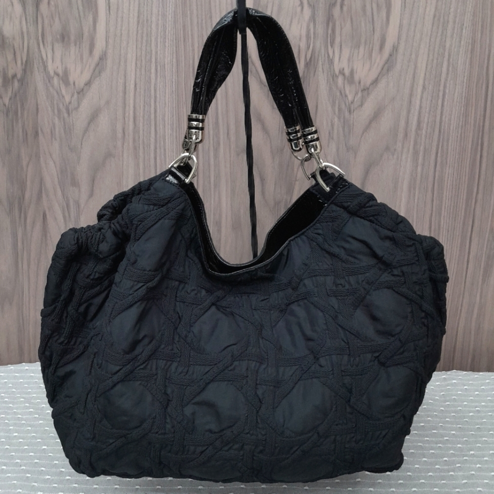 Stuart weitzman black quilted tote bag